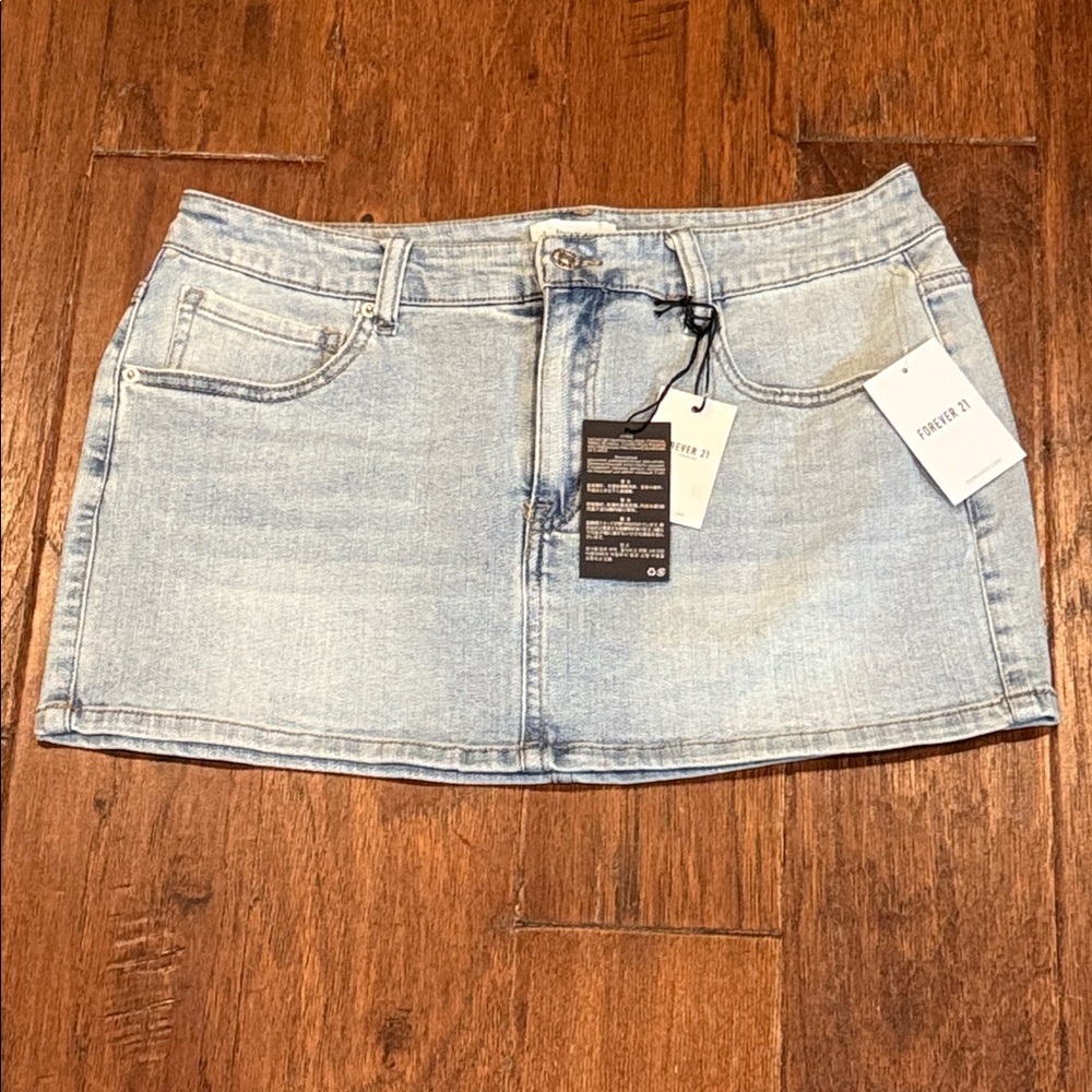 CM🩷 NWT! Large Forever 21 Light Blue Denim Skirt